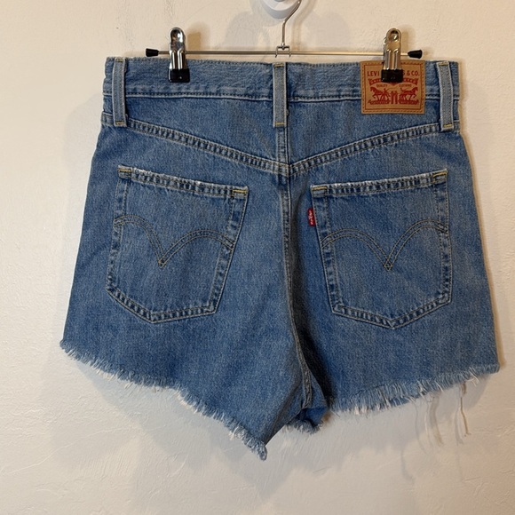 LEVIS PREMIUM HIGH WAISTED MOM SHIRTS NWOT SIZE 29 - Picture 3 of 6